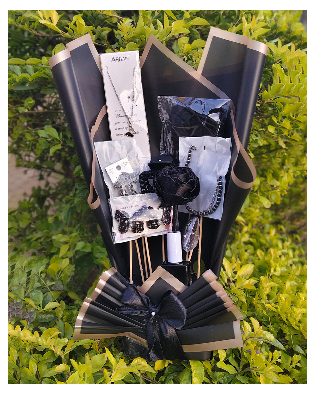 Black Grooming Bouquet thumbnail 2