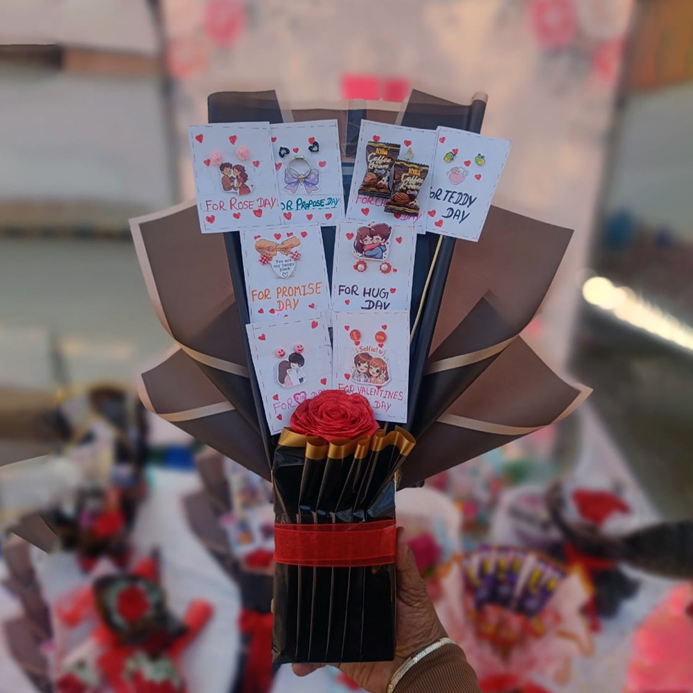 Valentine Week Special Love Card Bouquet thumbnail 2